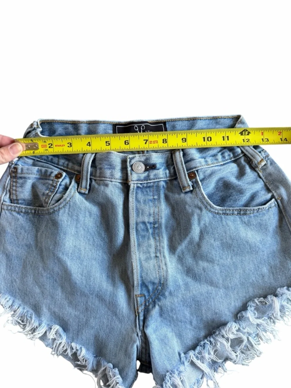 🌟American Vintage Levi’s Light Blue Frayed Cut-off Distressed 90’s Denim Shorts - Picture 3 of 6